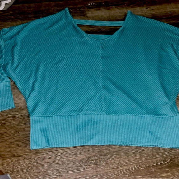💜Beautiful V-neck top - Picture 4 of 6